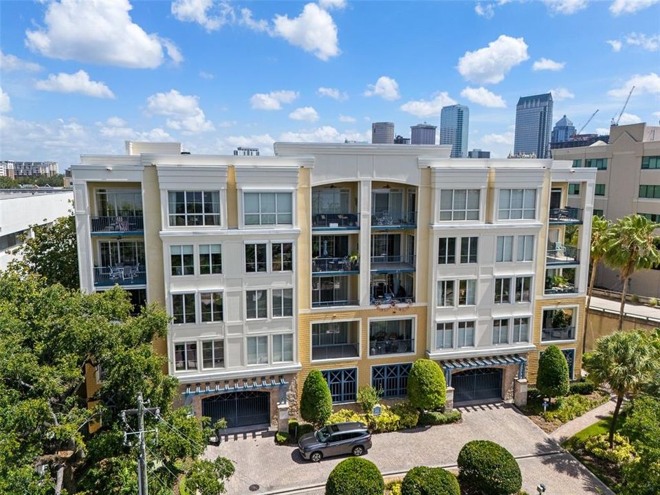 For Sale: $1,175,000 (2 beds, 2 baths, 1839 Square Feet)