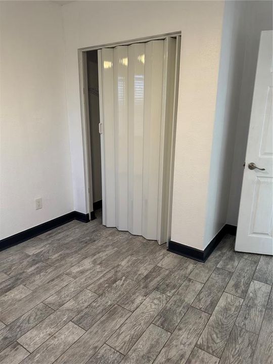 Под контрактом: $199,000 (3 спален, 1 ванн, 864 Квадратных фут)