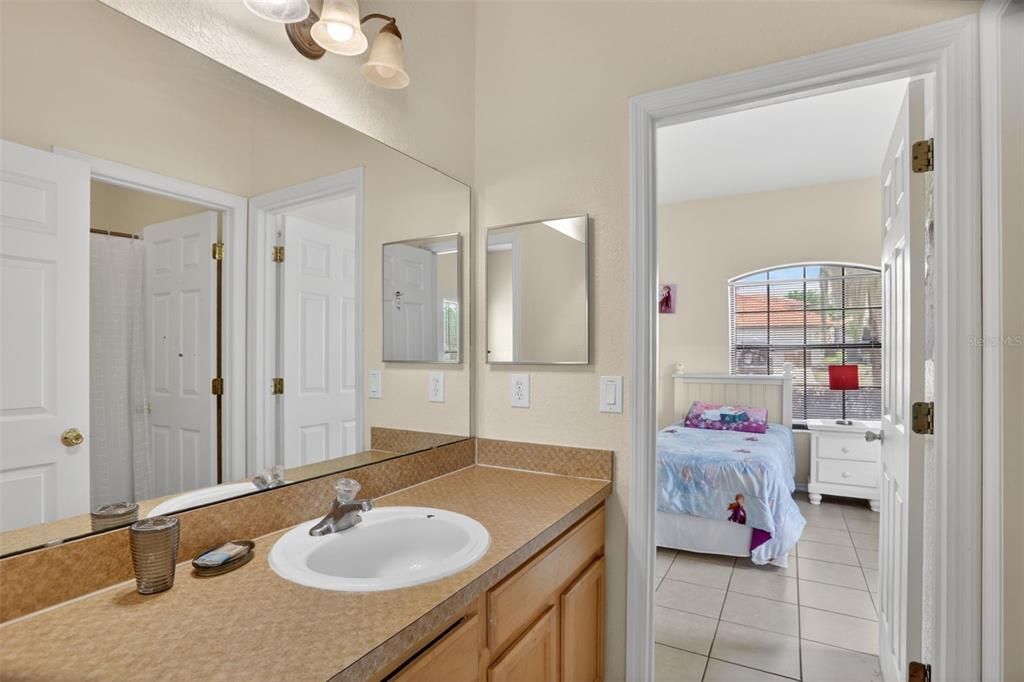 For Sale: $395,000 (4 beds, 3 baths, 1632 Square Feet)