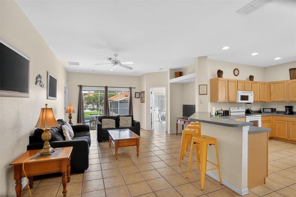 For Sale: $395,000 (4 beds, 3 baths, 1632 Square Feet)