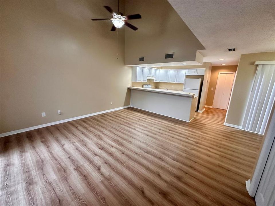 For Rent: $1,900 (2 beds, 1 baths, 1247 Square Feet)