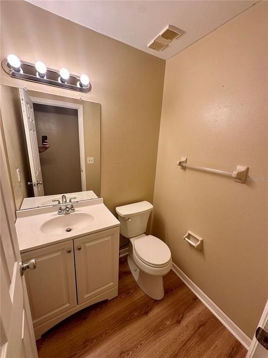 For Rent: $1,900 (2 beds, 1 baths, 1247 Square Feet)
