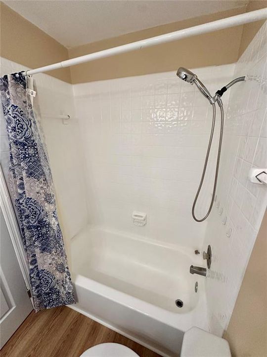 For Rent: $1,900 (2 beds, 1 baths, 1247 Square Feet)