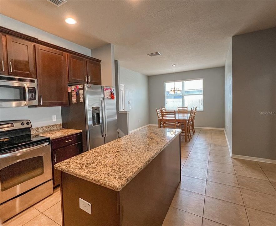 For Sale: $465,000 (5 beds, 3 baths, 2814 Square Feet)