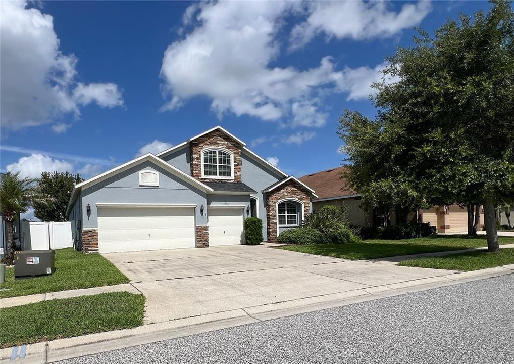 For Sale: $465,000 (5 beds, 3 baths, 2814 Square Feet)