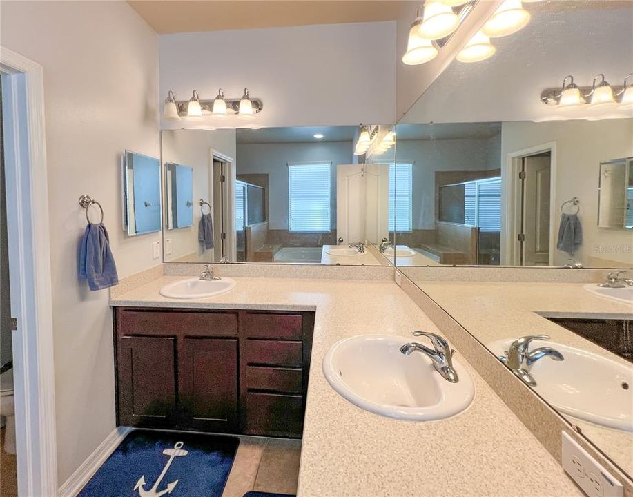 For Sale: $465,000 (5 beds, 3 baths, 2814 Square Feet)