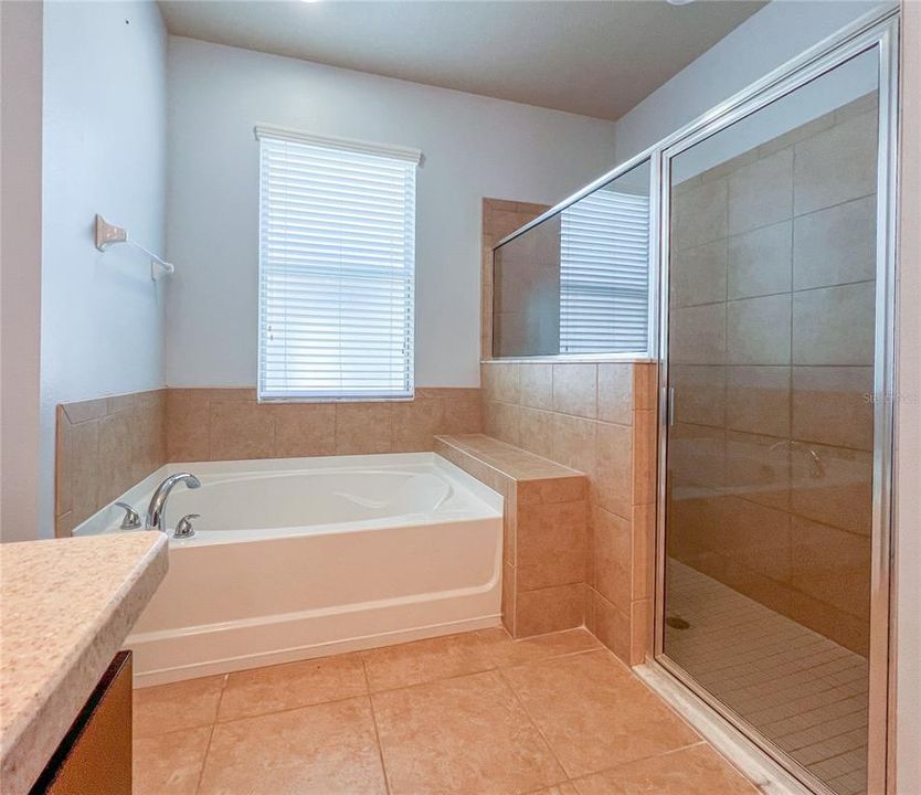 For Sale: $465,000 (5 beds, 3 baths, 2814 Square Feet)