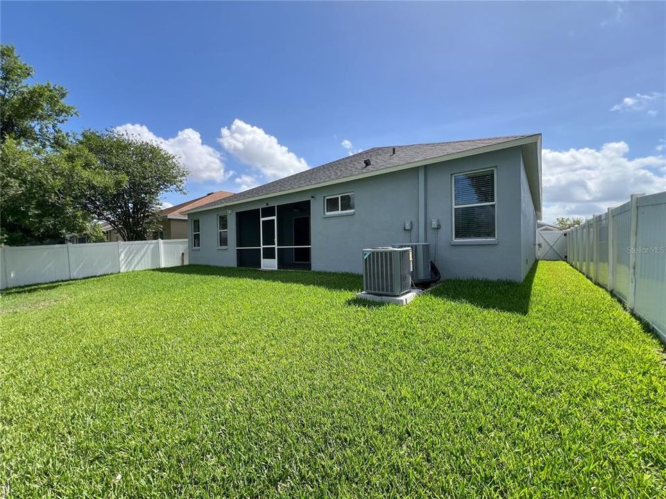 For Sale: $465,000 (5 beds, 3 baths, 2814 Square Feet)