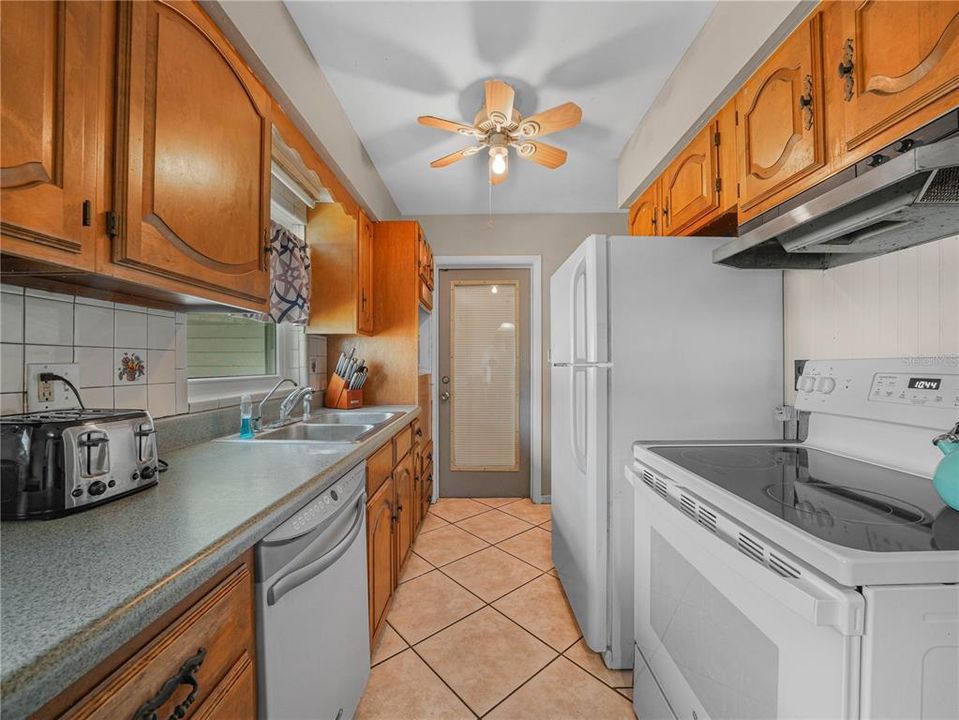 For Sale: $223,000 (3 beds, 2 baths, 1481 Square Feet)