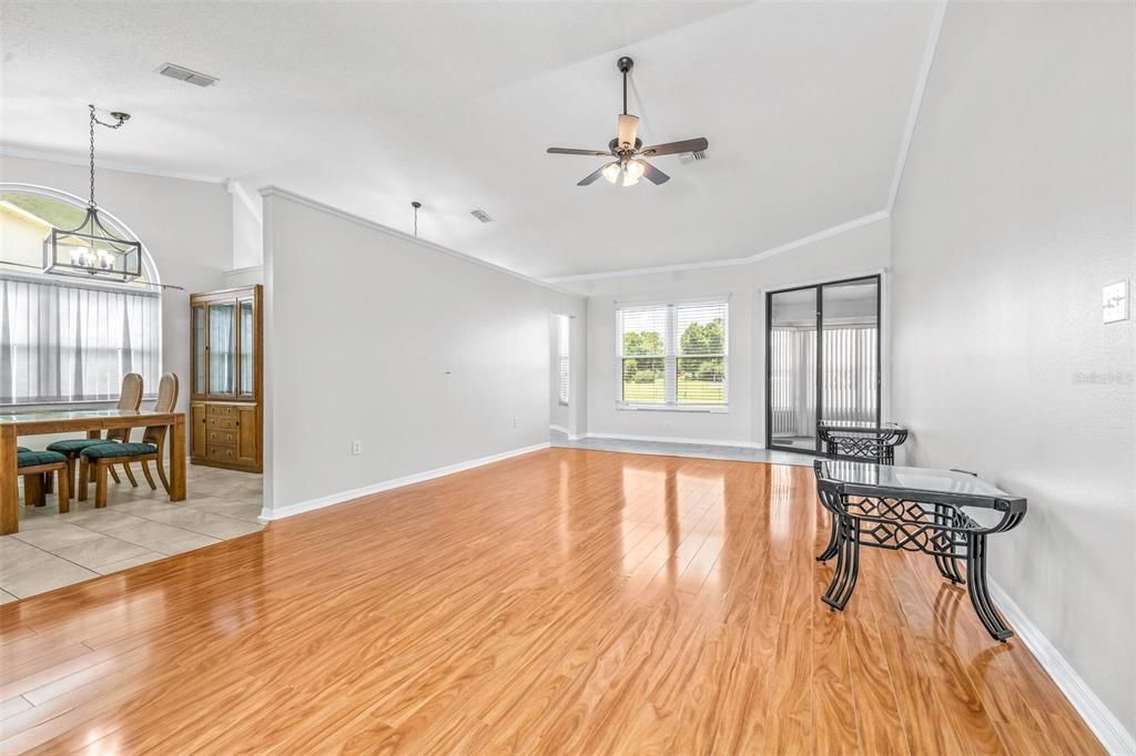 For Rent: $2,000 (3 beds, 2 baths, 1732 Square Feet)