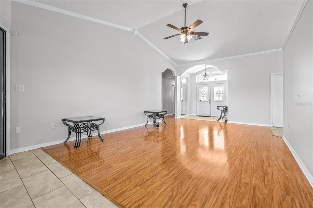 For Rent: $2,000 (3 beds, 2 baths, 1732 Square Feet)