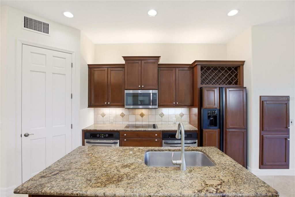 For Sale: $1,347,000 (4 beds, 4 baths, 4733 Square Feet)