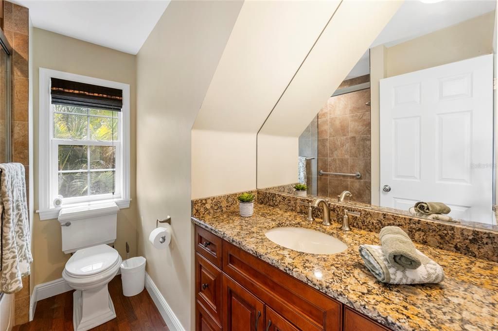 For Sale: $999,900 (3 beds, 3 baths, 1810 Square Feet)