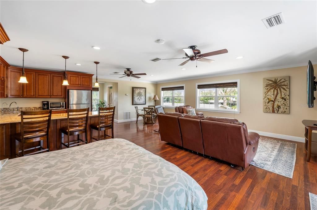 For Sale: $999,900 (3 beds, 3 baths, 1810 Square Feet)