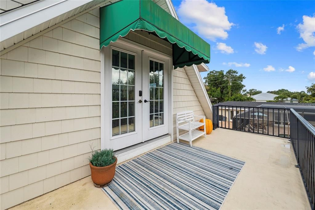 For Sale: $999,900 (3 beds, 3 baths, 1810 Square Feet)
