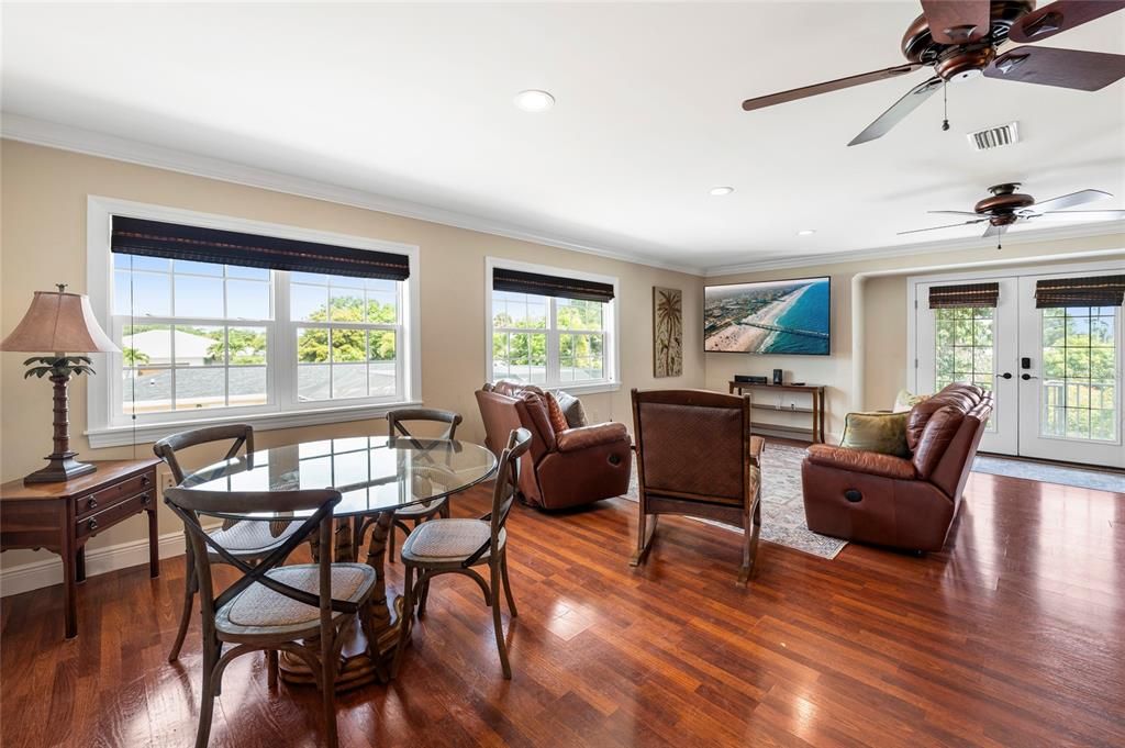 For Sale: $999,900 (3 beds, 3 baths, 1810 Square Feet)