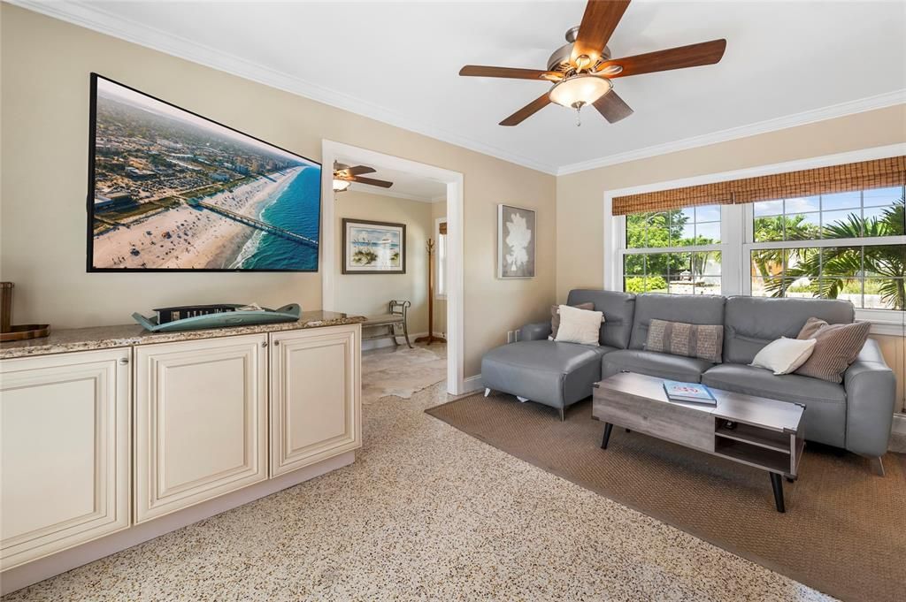 For Sale: $999,900 (3 beds, 3 baths, 1810 Square Feet)
