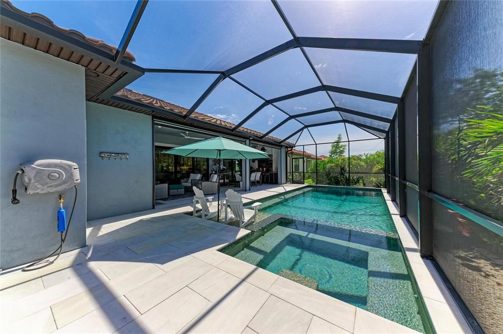 Activo con contrato: $975,000 (3 camas, 4 baños, 2804 Pies cuadrados)