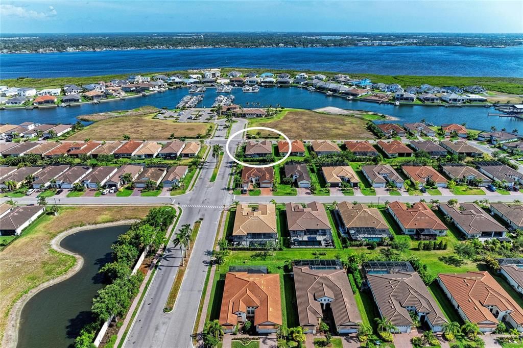Activo con contrato: $975,000 (3 camas, 4 baños, 2804 Pies cuadrados)