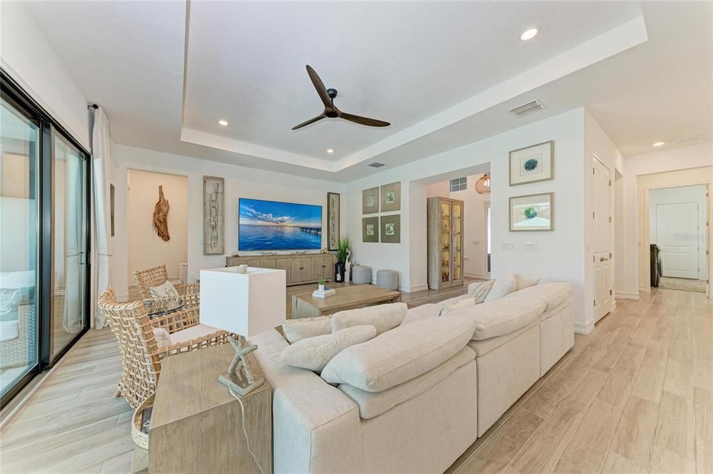 Activo con contrato: $975,000 (3 camas, 4 baños, 2804 Pies cuadrados)