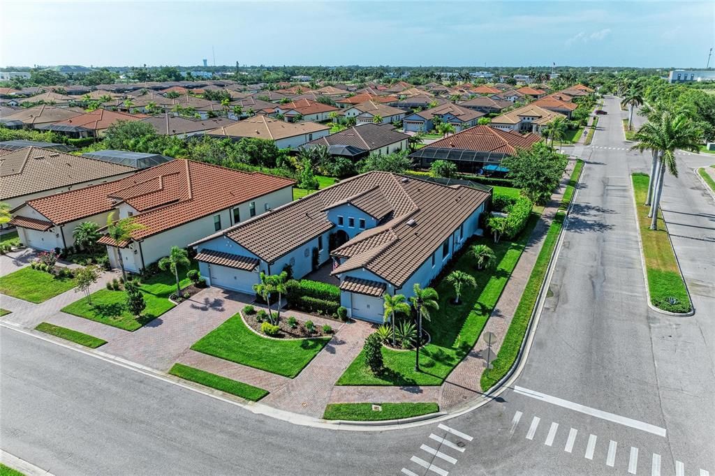 Activo con contrato: $975,000 (3 camas, 4 baños, 2804 Pies cuadrados)