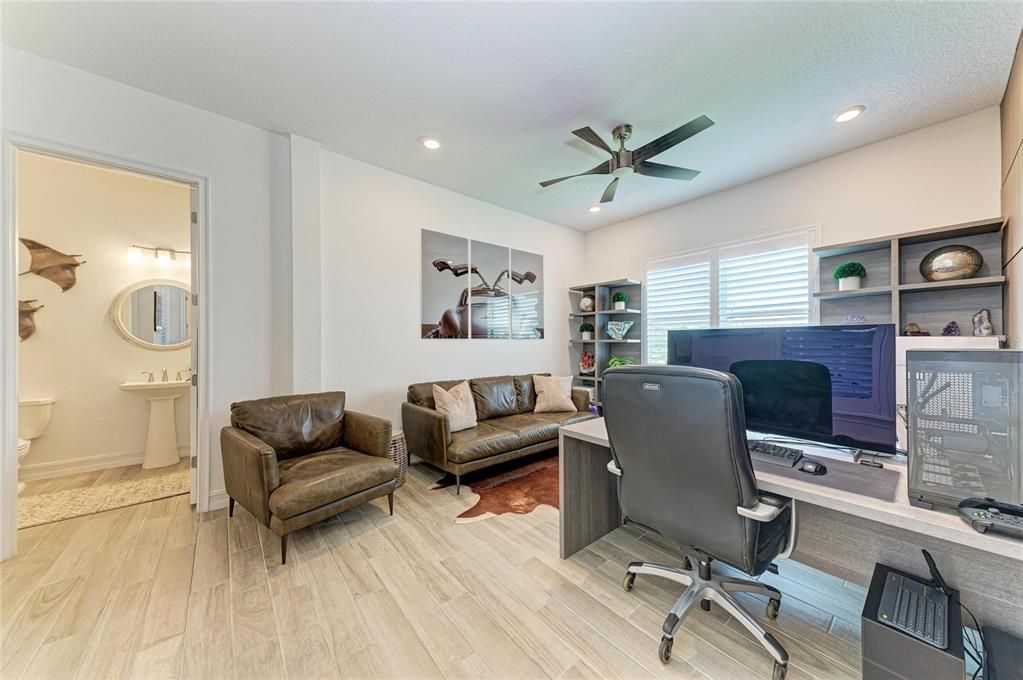 Activo con contrato: $975,000 (3 camas, 4 baños, 2804 Pies cuadrados)