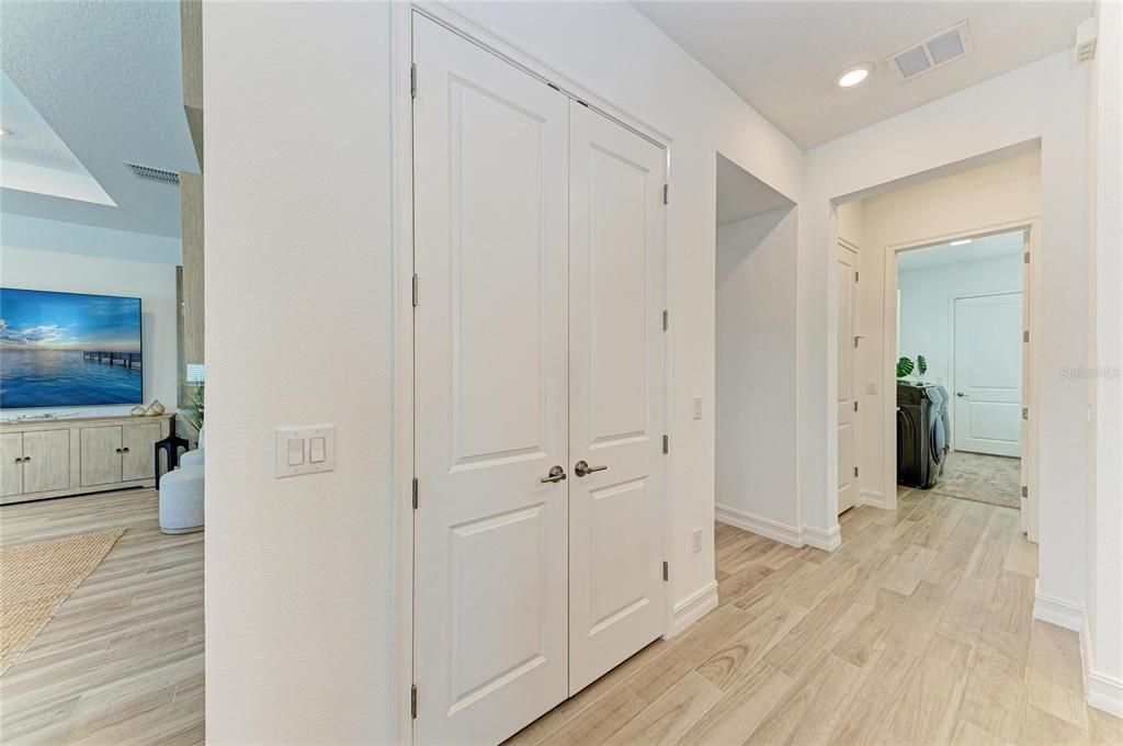 Activo con contrato: $975,000 (3 camas, 4 baños, 2804 Pies cuadrados)