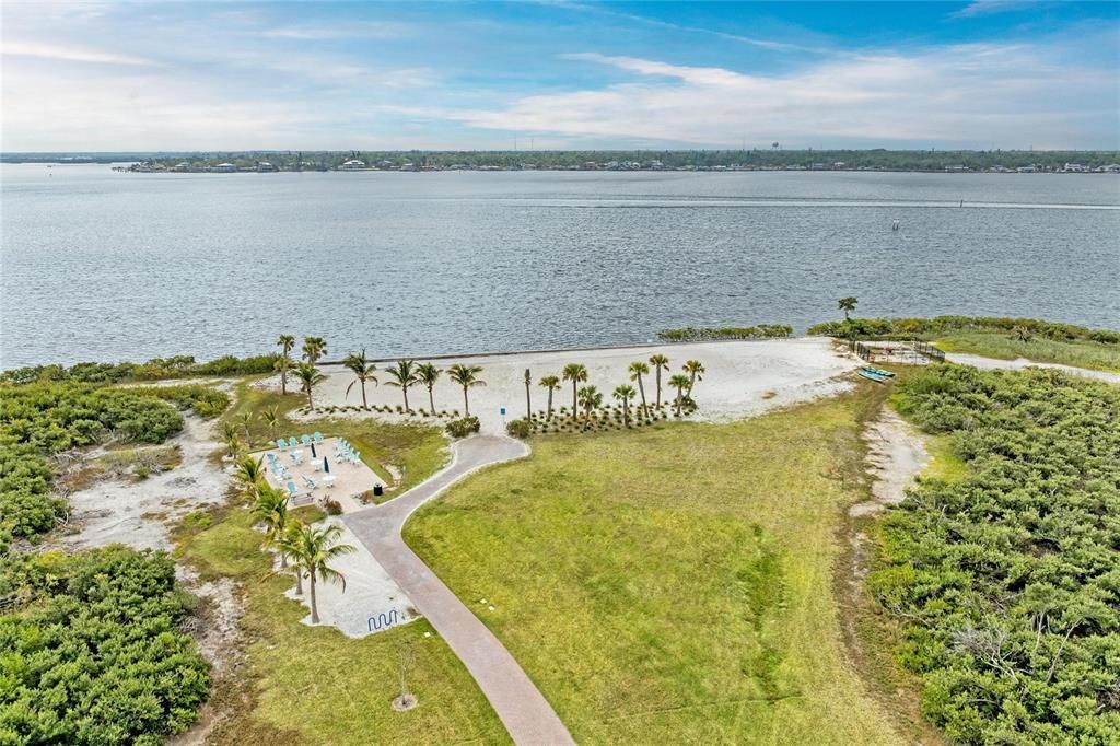 Activo con contrato: $975,000 (3 camas, 4 baños, 2804 Pies cuadrados)