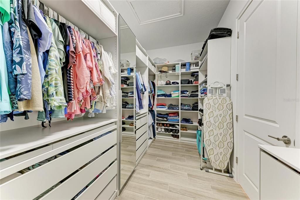 Activo con contrato: $975,000 (3 camas, 4 baños, 2804 Pies cuadrados)