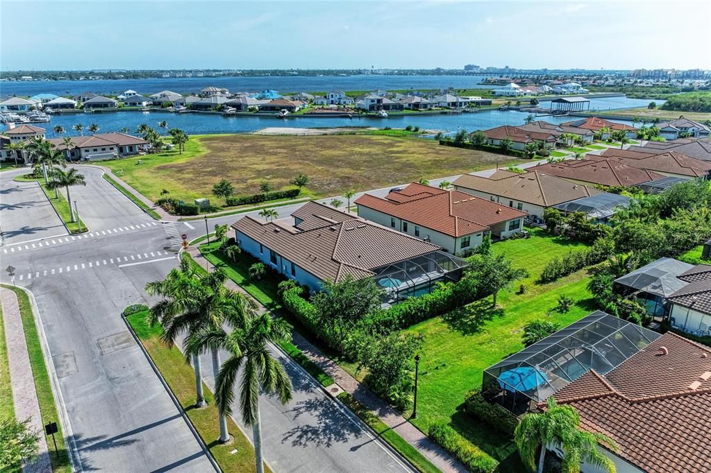Activo con contrato: $975,000 (3 camas, 4 baños, 2804 Pies cuadrados)