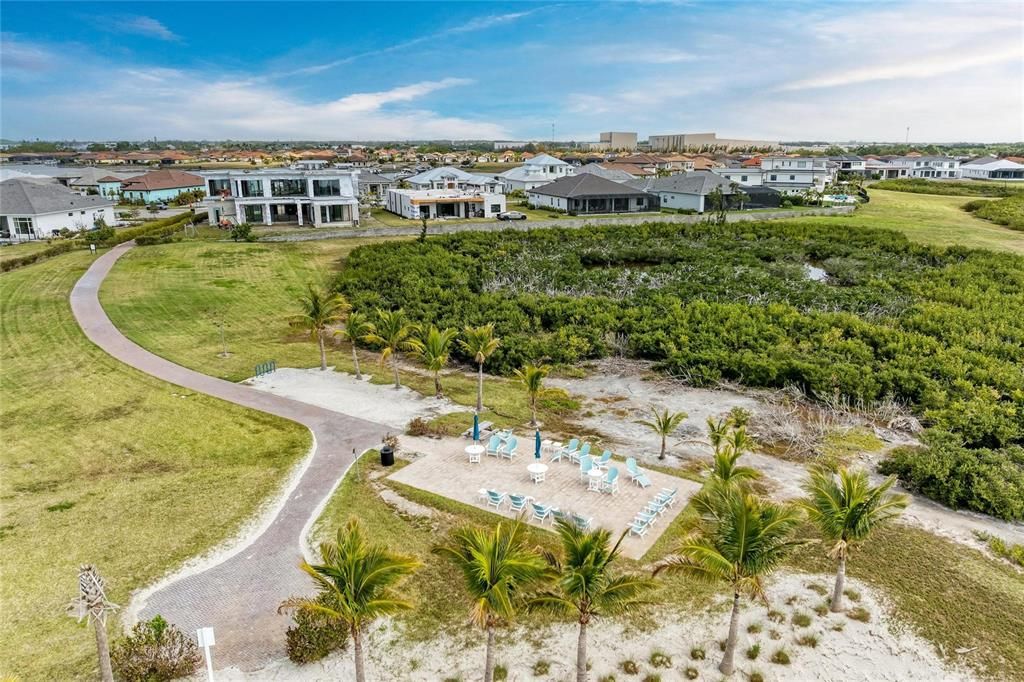 Activo con contrato: $975,000 (3 camas, 4 baños, 2804 Pies cuadrados)