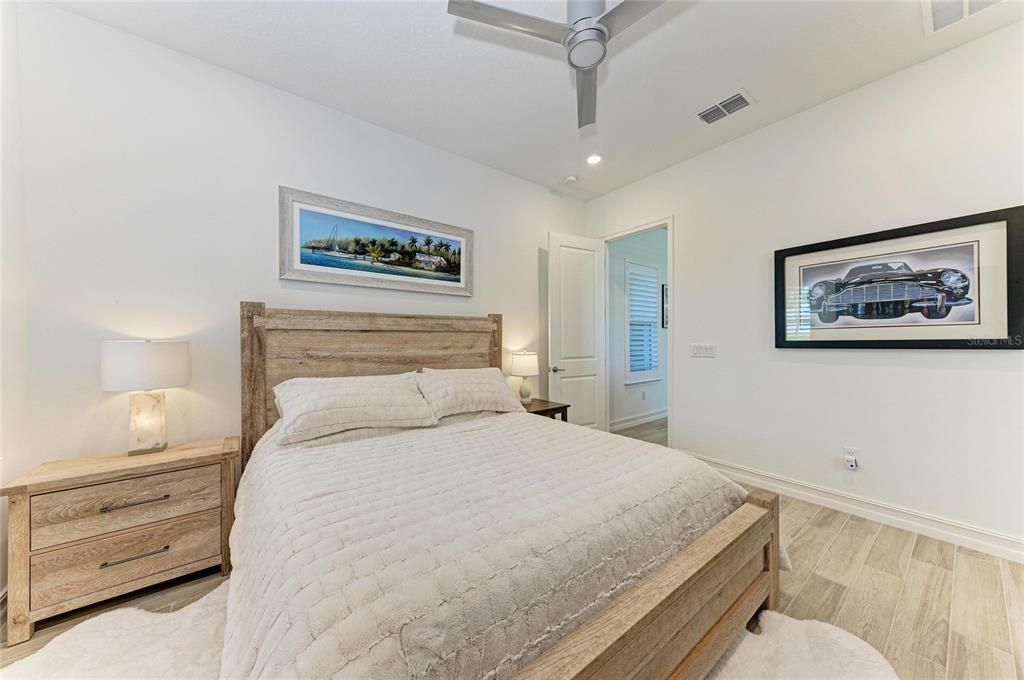 Activo con contrato: $975,000 (3 camas, 4 baños, 2804 Pies cuadrados)