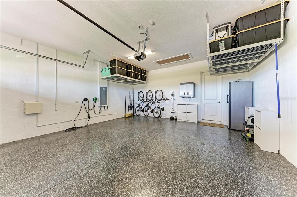 Activo con contrato: $975,000 (3 camas, 4 baños, 2804 Pies cuadrados)