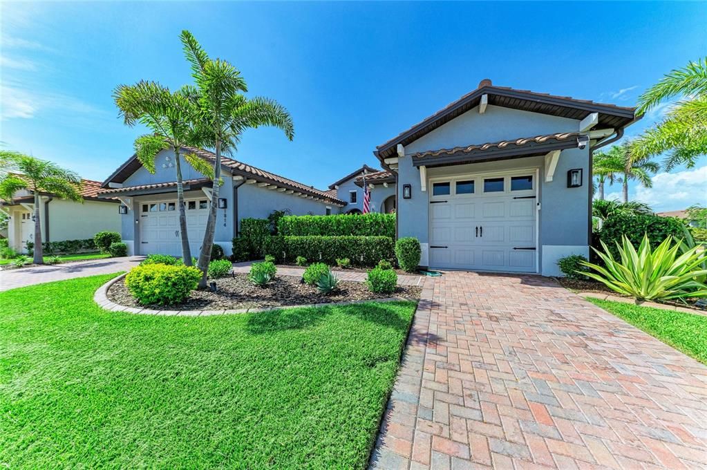 Activo con contrato: $975,000 (3 camas, 4 baños, 2804 Pies cuadrados)