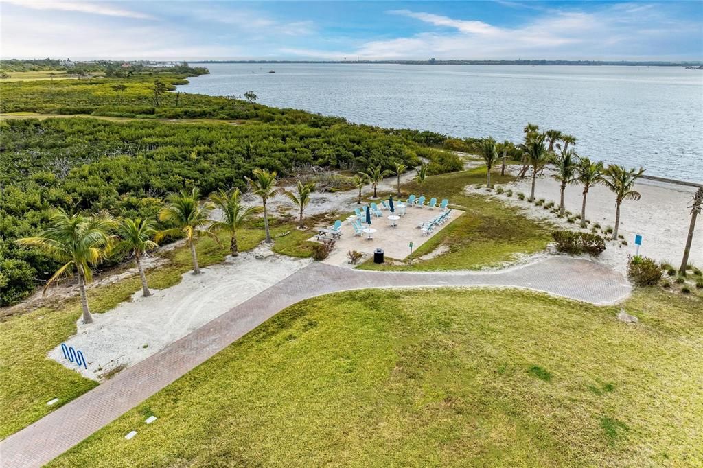 Activo con contrato: $975,000 (3 camas, 4 baños, 2804 Pies cuadrados)