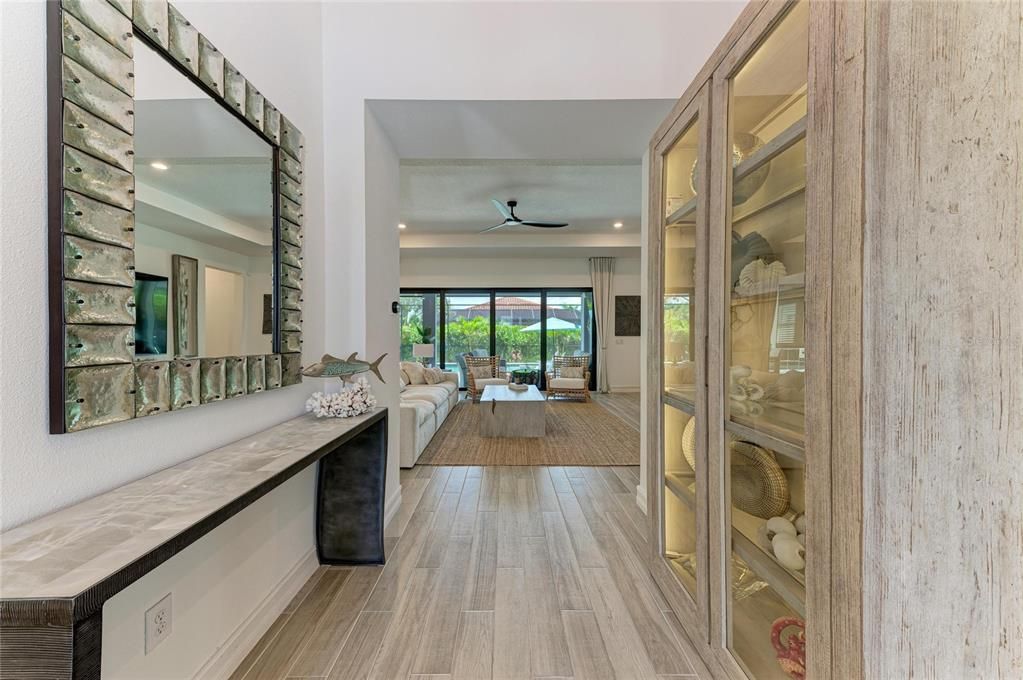 Activo con contrato: $975,000 (3 camas, 4 baños, 2804 Pies cuadrados)