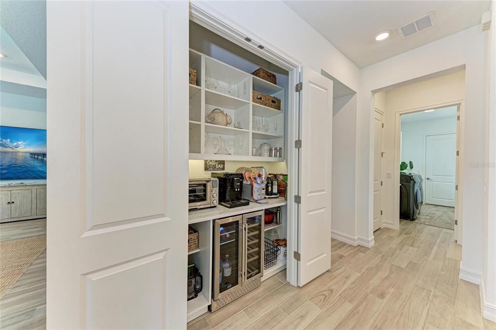 Activo con contrato: $975,000 (3 camas, 4 baños, 2804 Pies cuadrados)