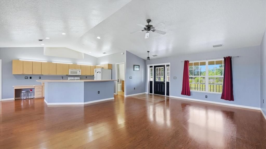 Active With Contract: $760,000 (4 beds, 3 baths, 3044 Square Feet)