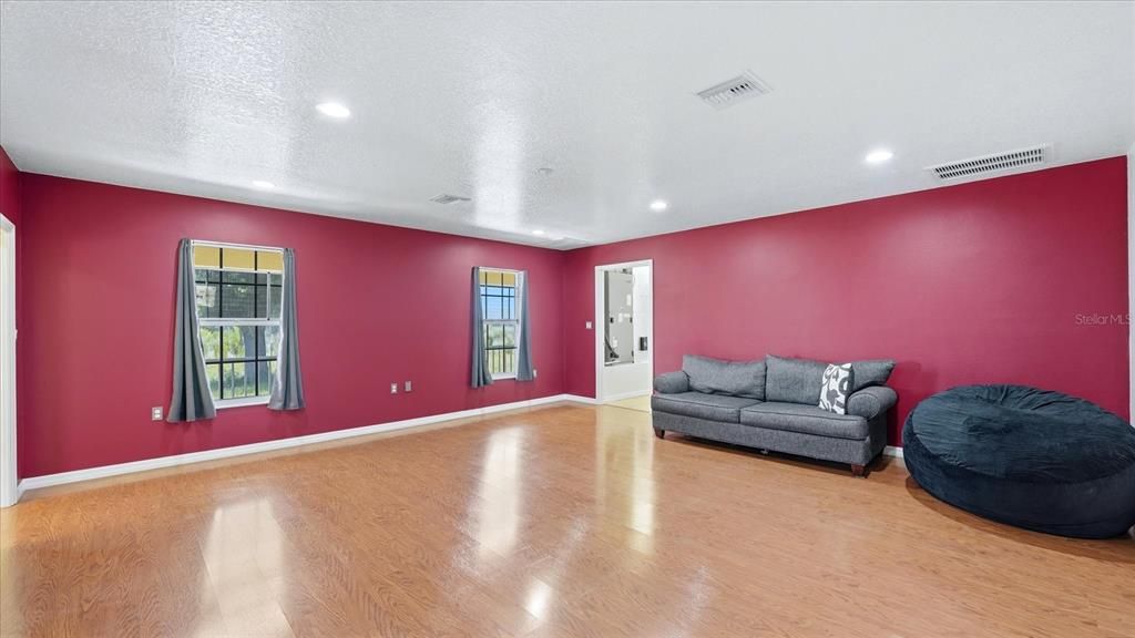 Active With Contract: $760,000 (4 beds, 3 baths, 3044 Square Feet)