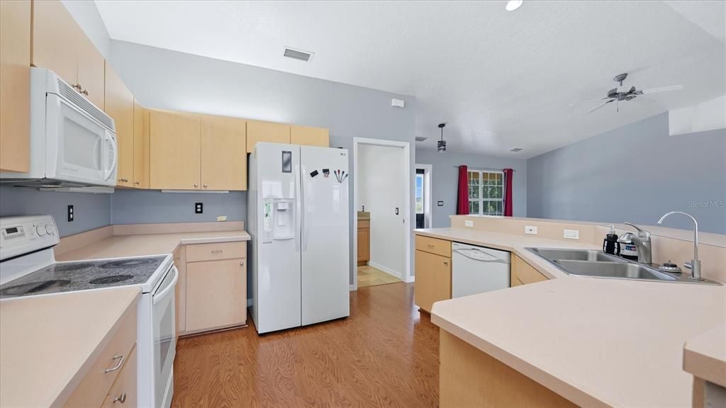 Active With Contract: $760,000 (4 beds, 3 baths, 3044 Square Feet)