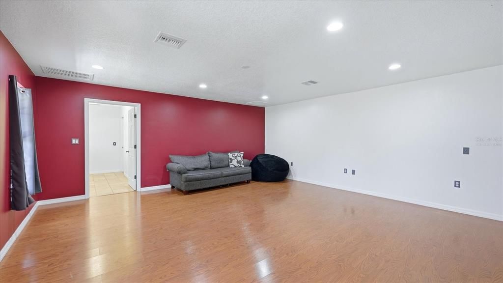 Active With Contract: $760,000 (4 beds, 3 baths, 3044 Square Feet)
