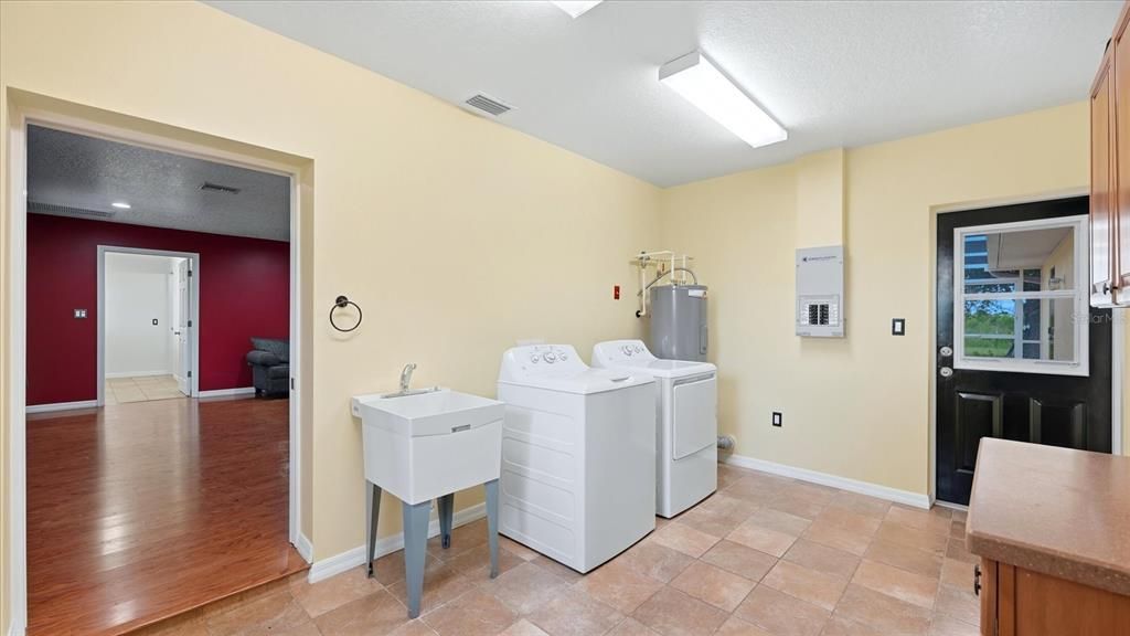 Active With Contract: $760,000 (4 beds, 3 baths, 3044 Square Feet)