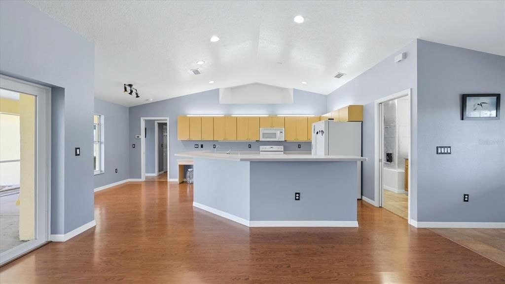 Active With Contract: $760,000 (4 beds, 3 baths, 3044 Square Feet)