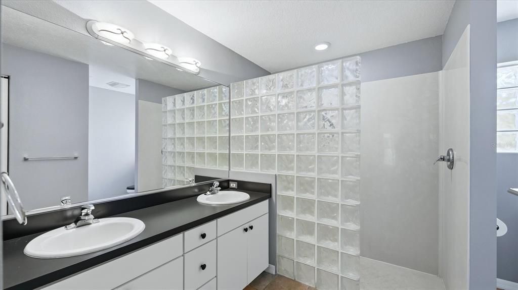Active With Contract: $760,000 (4 beds, 3 baths, 3044 Square Feet)