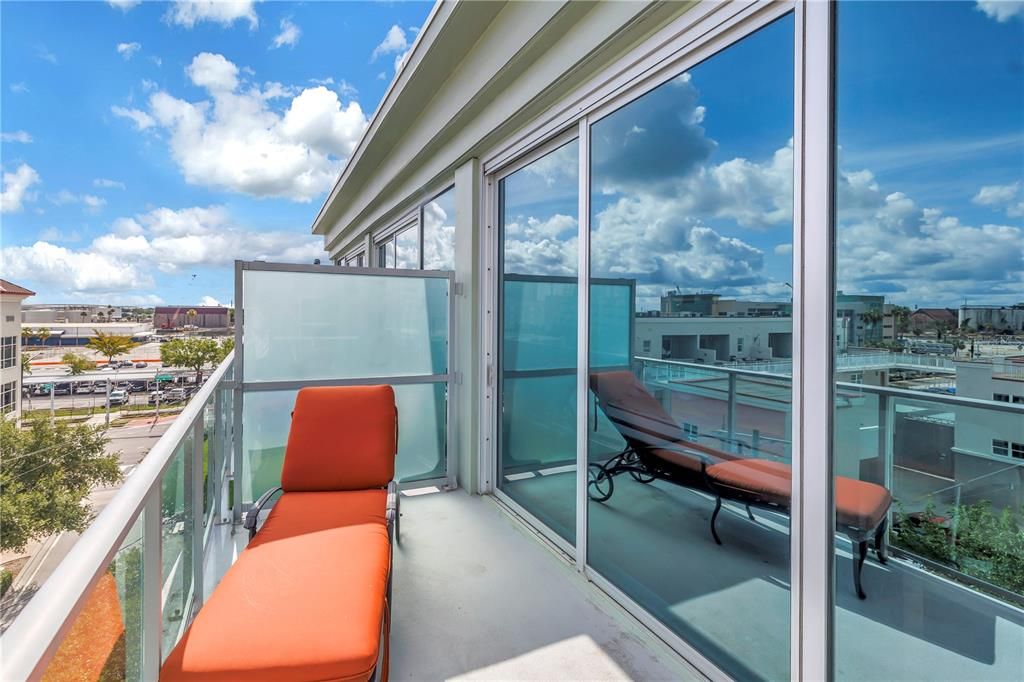 For Sale: $319,000 (1 beds, 1 baths, 622 Square Feet)