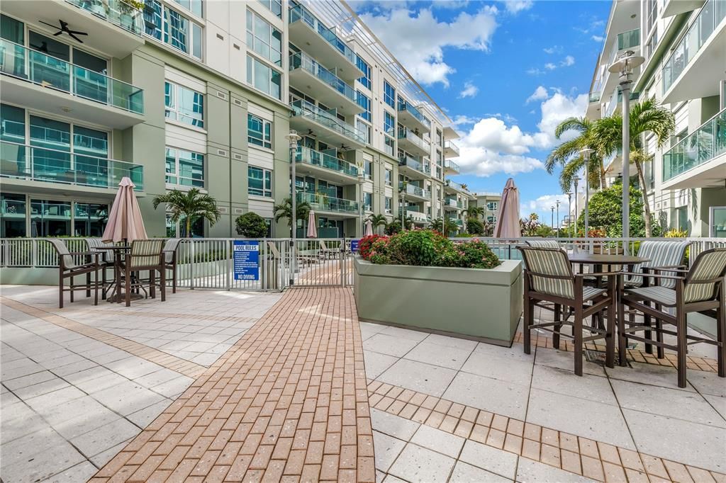 For Sale: $319,000 (1 beds, 1 baths, 622 Square Feet)