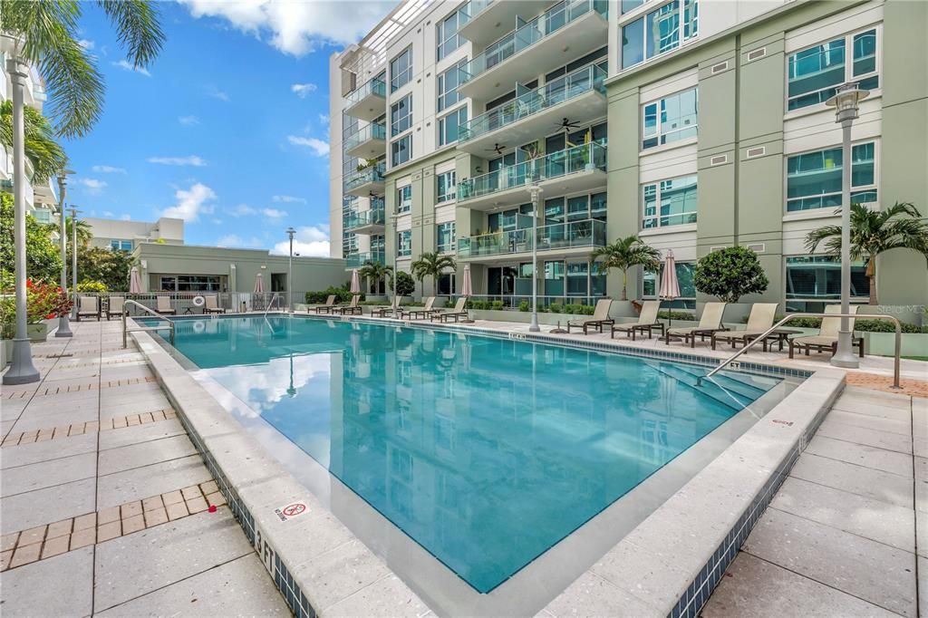 For Sale: $319,000 (1 beds, 1 baths, 622 Square Feet)
