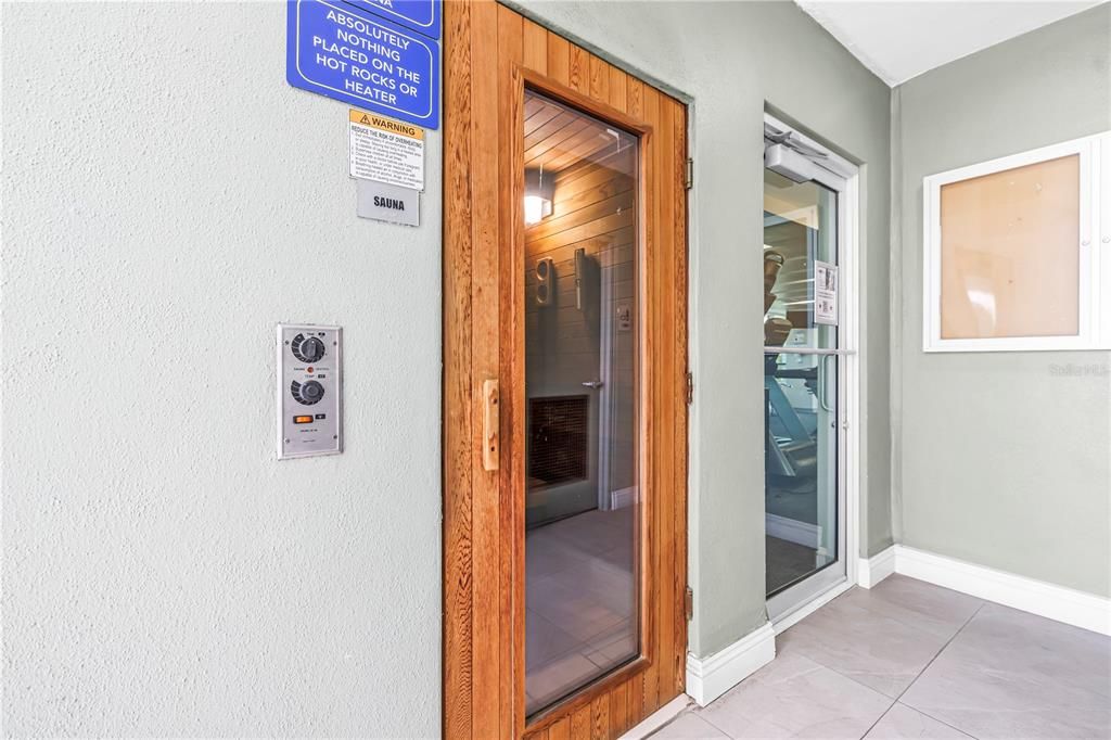 For Sale: $319,000 (1 beds, 1 baths, 622 Square Feet)