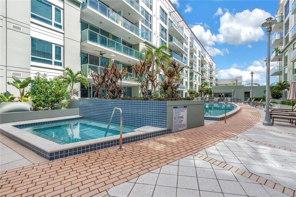 For Sale: $319,000 (1 beds, 1 baths, 622 Square Feet)