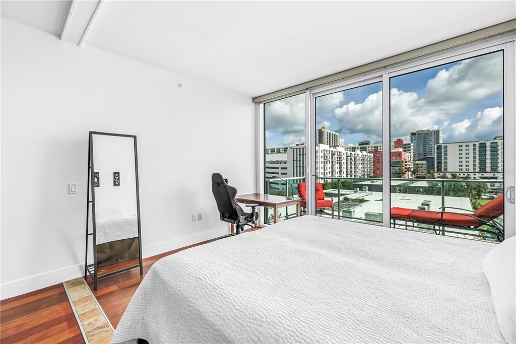 For Sale: $319,000 (1 beds, 1 baths, 622 Square Feet)